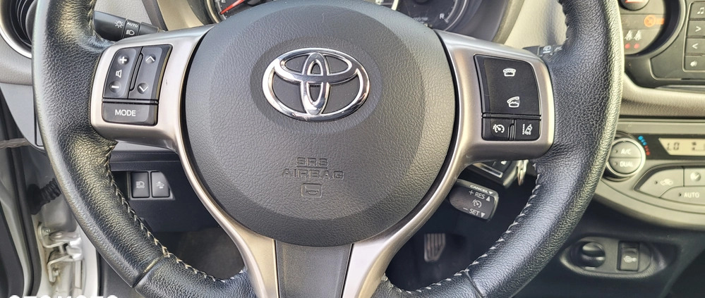 Toyota Yaris cena 41900 przebieg: 89690, rok produkcji 2016 z Piła małe 211